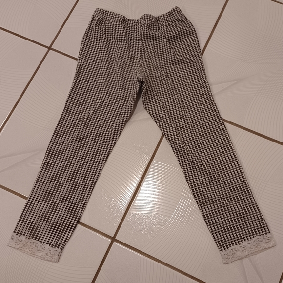 $4 Add-on Checkered Capri Pants - Size 7/8 (Small/Girl) - Picture 4 of 7